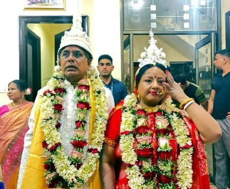 Rinku Mazumder : ফ্ল্যাটে ঝুলন্ত দেহ উদ্ধার দিলীপ ঘোষের স্ত্রীর প্রথম পক্ষের পুত্র সৃঞ্জয়ের,রহস্য দানা বাঁধছে মৃত্যু নিয়ে। Dilip Ghosh Wife Rinku Mazumder Married this